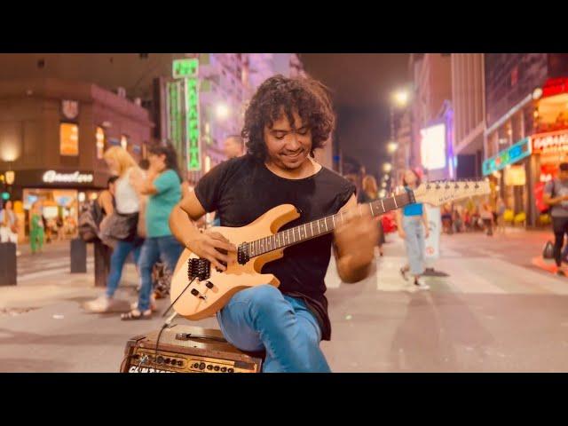 ARPEGGIOS AT THE SPEED OF LIGHT - Guitar street performance by Damian Salazar