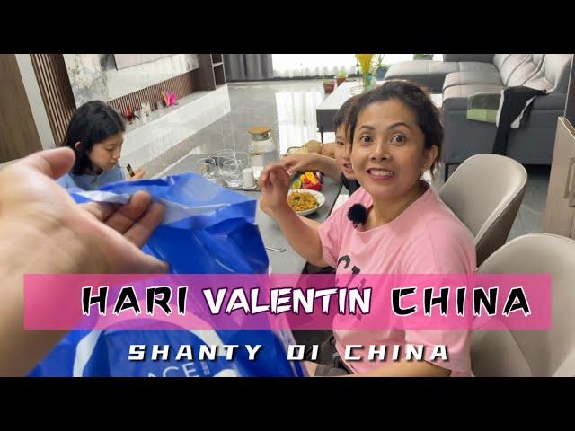 MAKAN KWETIAO DAN KETOPRAK DI HARI VALENTIN  CHINA,GAK LUPA JUGA TERIMA KEJUTAN DARI SUAMI & ANAK2