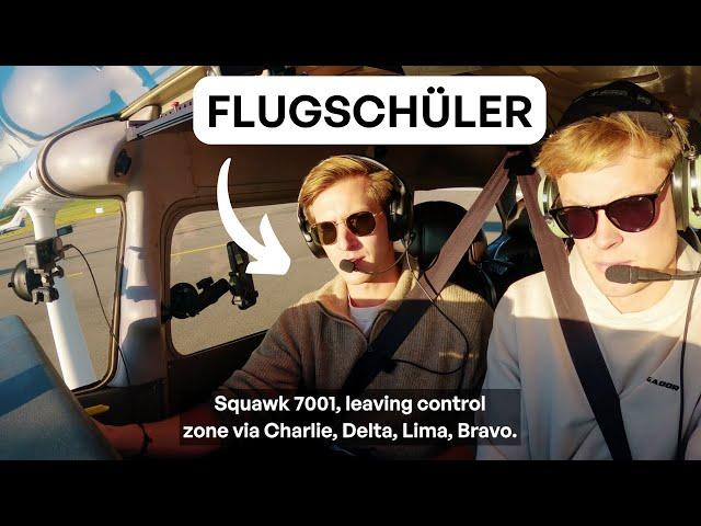 Flugschüler funkt auf Englisch: Anflug, Rollen und Abflug am Hamburg Airport