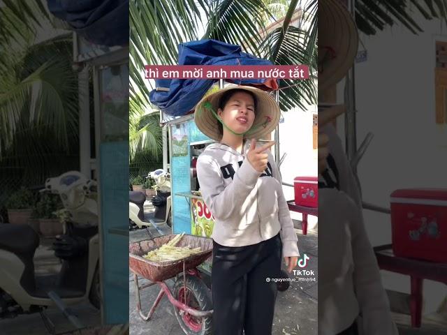 cô gái đứng ráp bên xe nước mía trở thành hot tiktok #rivew #review #short #hài