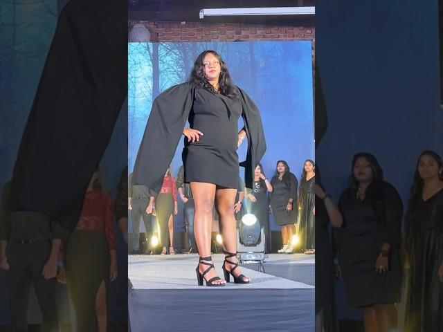 #rampwalk #blackdress #slay #fashing #fashionshow #hyderabad #india #curvy #pose #curvyslaywell ️