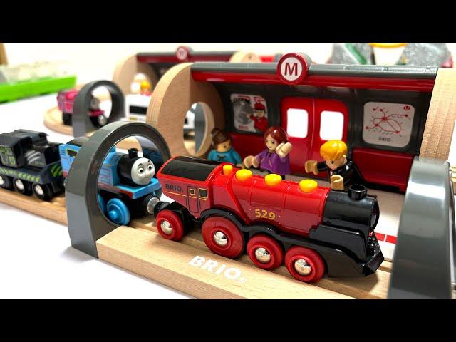 Brio & Wooden Train ThomasPlay with 10 tunnels and 2 stations!