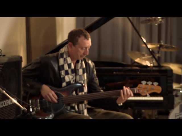 Pino palladino 's 'Wherever I lay my hat' bass line (HD)