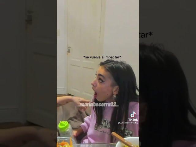 Maria becerra se enoja con la chilena por probar serenito sin ella (stream)