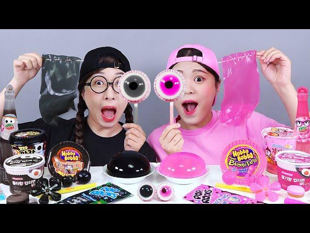 Black VS Pink Food Dessert Mukbang 검정색 핑크색 디저트 먹방 DONA 도나