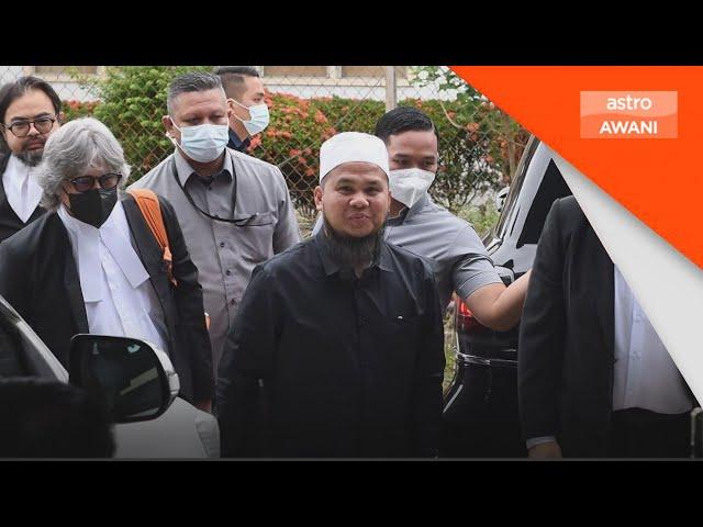 Ebit Liew tidak berbaju ketika panggilan video - Saksi