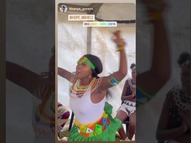 Beautiful Zulu maiden dancers