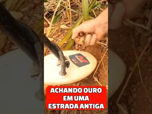 ACHANDO OURO EM UMA ESTRADA ANTIGA #ouro #gemstone #gold #pedras #detectorismo #detector #aventura