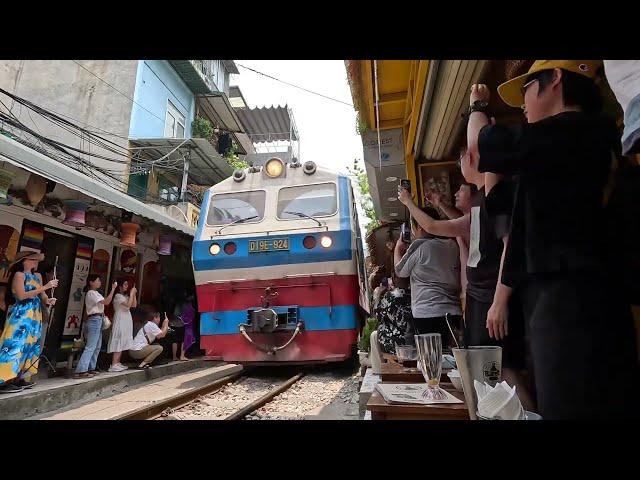 4K HD HANOI TRAIN STREET WALKING TOUR | HANOI, VIETNAM | PINOY IN VIETNAM | LEONGUERREROTV