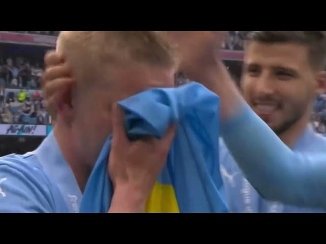 Zinchenko celebration with flag of Ukraine