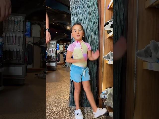 Amanda enseñándonos este famoso baile  #shorts #tiktok #trend #kids