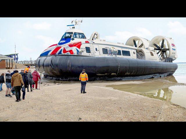 Genius Way British Operate Passenger Hovercraft on Water