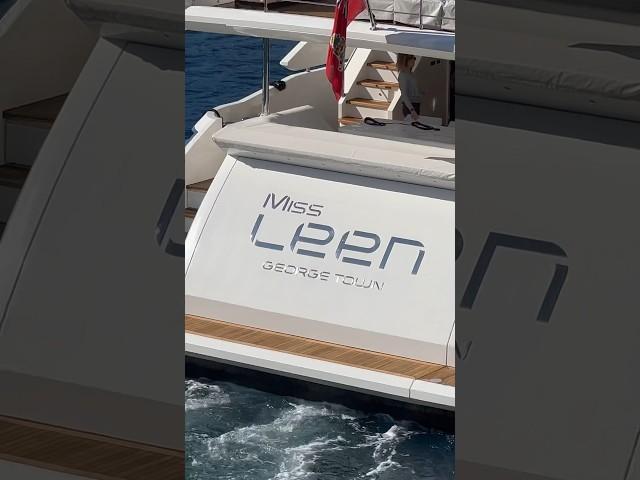 Miss Leen Yacht 32 m Azimut #arriving in Port Hercules #millionaire #luxury #lifestyle #superyacht