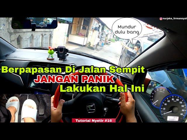 Tutorial Mengemudi Mobil Manual Di Jalanan Sempit / Gang Sempit Berpapasan Dengan Mobil Lain