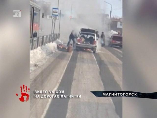 ВАЗ 4 ой модели вспыхнул прямо на дороге  ВИДЕО