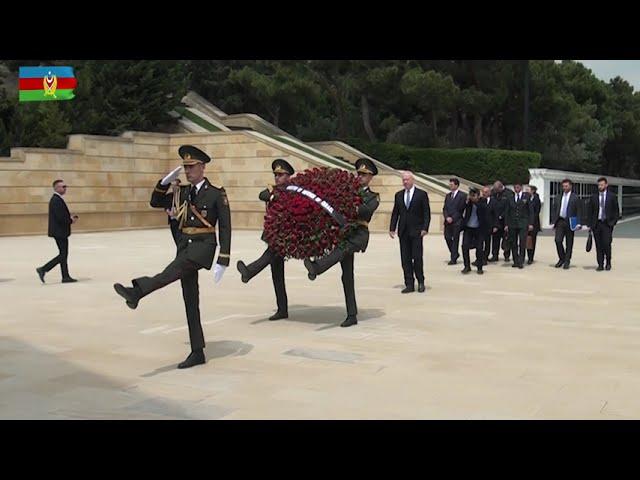 Azərbaycanın müdafiə naziri israilli həmkarı ilə görüşüb