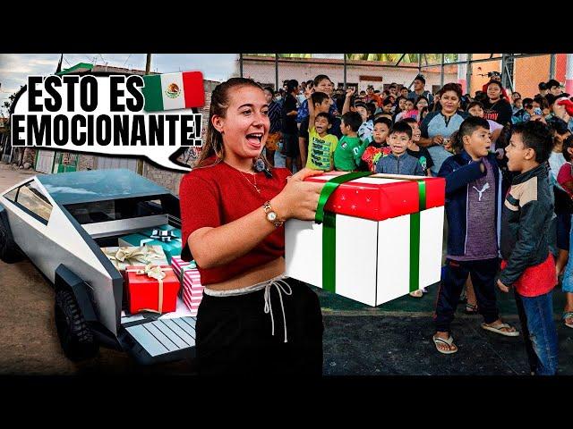 Regalamos JUGUETES a TODO un PUEBLO de MÉXICO en una CYBERTRUCK  **acabamos muy emocionados**