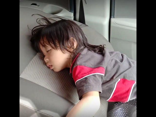 Ceyla mengantuk lagi d kereta