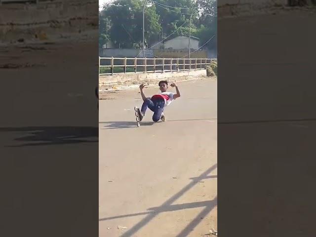 girls riding skates VS boys riding skates#girlsvsboys #mradduskater #shorts #malegaon #viral