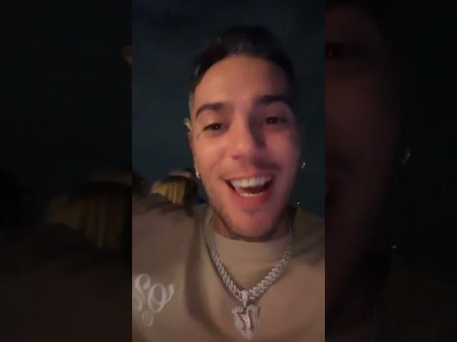 Emis Killa e Tony Effe si sfidano a chi è il rapper più bello d'Italia