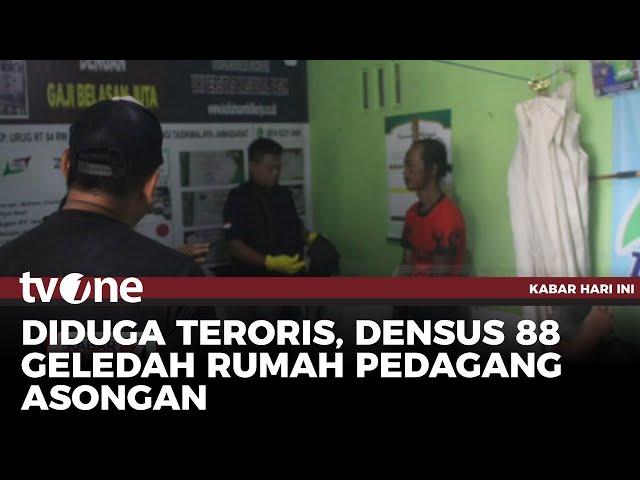 Densus 88 Geledah Rumah Pasca Penangkapan Seorang Pria di Tasikmalaya | Kabar Hari Ini tvOne