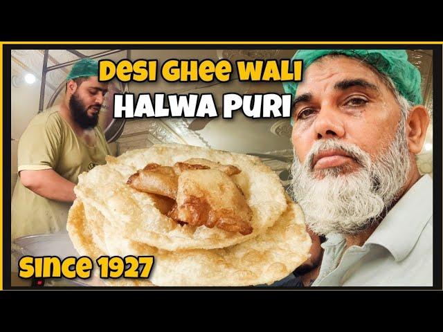 DESI GHEE HALWA PURI - PESHAWAR KA FAMOUS NASHTA - DESI HALWA & PURI  - PAKISTAN STREET FOODS