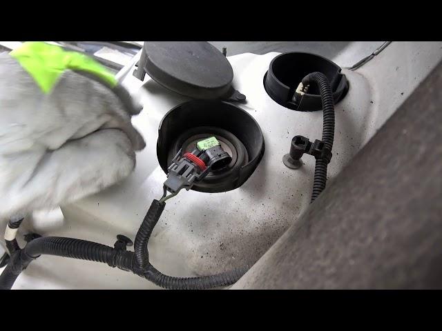 How To Replace Light Bulb in Freightliner Cascadia Evolution