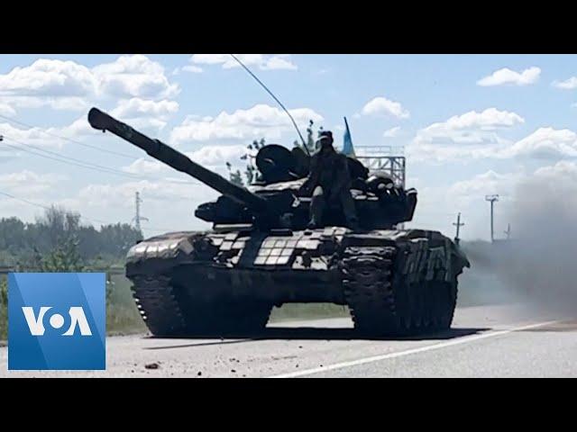 Ukrainian Tanks Seen Heading to Kramatorsk