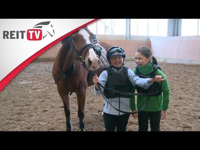 Stories | Toni und Anna in der Reitschule