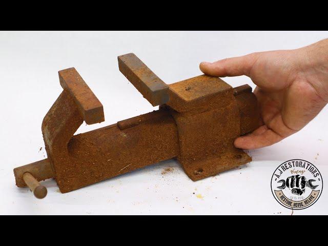 Rusted Junk Bench Vice Restoration.