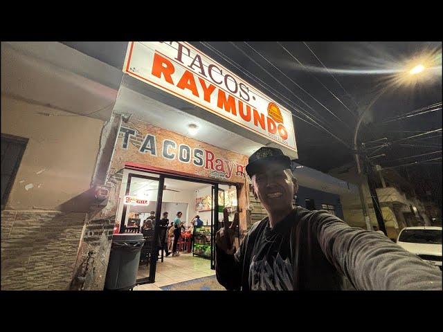 Cenando en Taqueria Raymundo Mazatlán