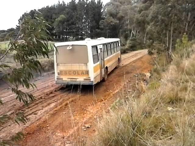 Onibus Escolar no trecho Caminhos da Neve-Lado RS