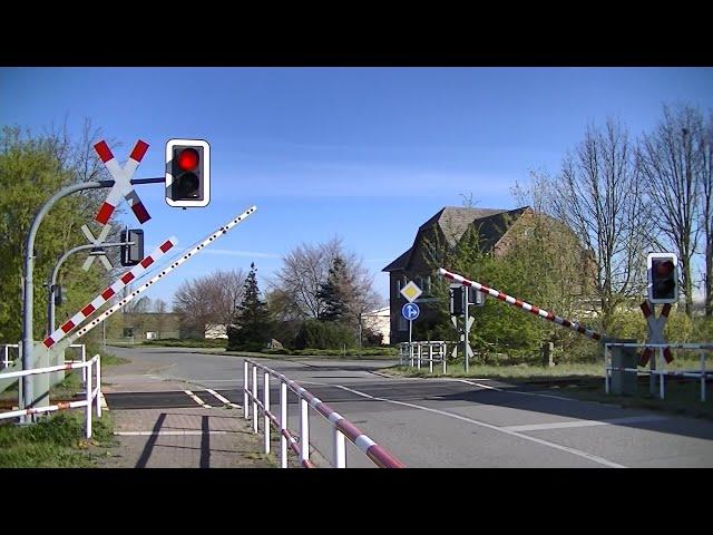 Spoorwegovergang Spornitz (D) // Railroad crossing // Bahnübergang