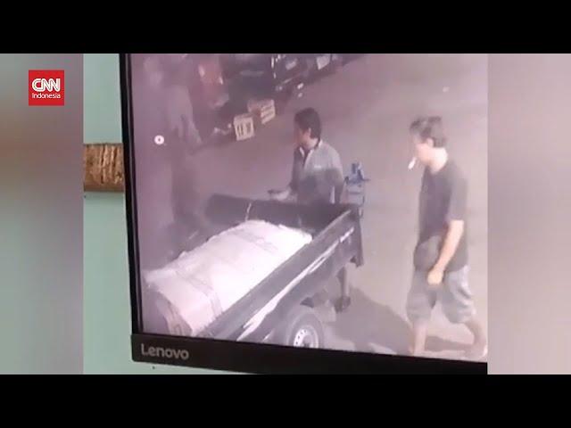 Aksi Pelaku Mutilasi Mayat Perempuan di Muara Baru Terekam CCTV