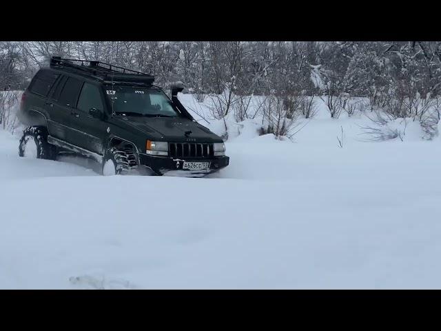 Grand Cherokee 5,9 37’ bogger snow