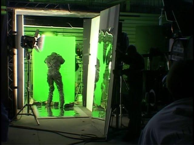 Resident Evil (2002) - laser hallway behind the scenes