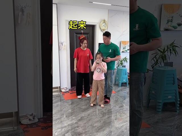 Game play at home, funny family play game #Su XinXin #Shorts