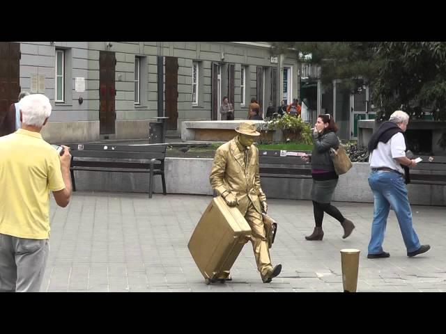 The golden Statue-man in Budapest #2