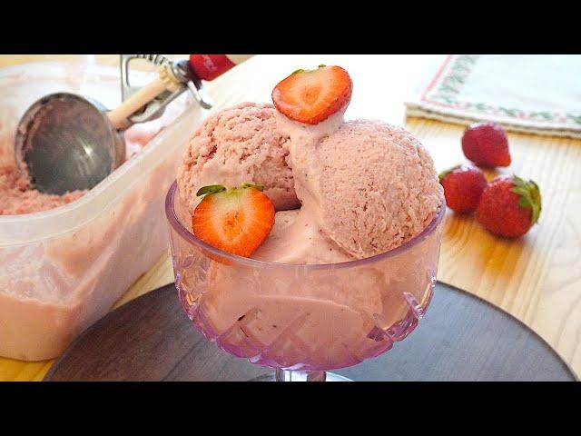 Homemade Strawberry ice cream, without an ice cream maker and with just a few ingredients!