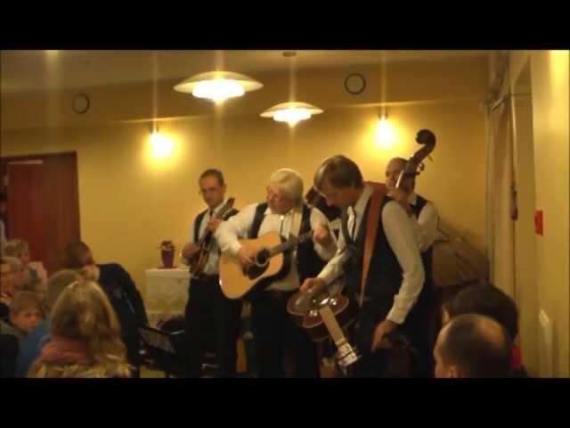 Greeting song from Robirohi bluegrass band to Udmurt people in  Võru December 6, 2013.