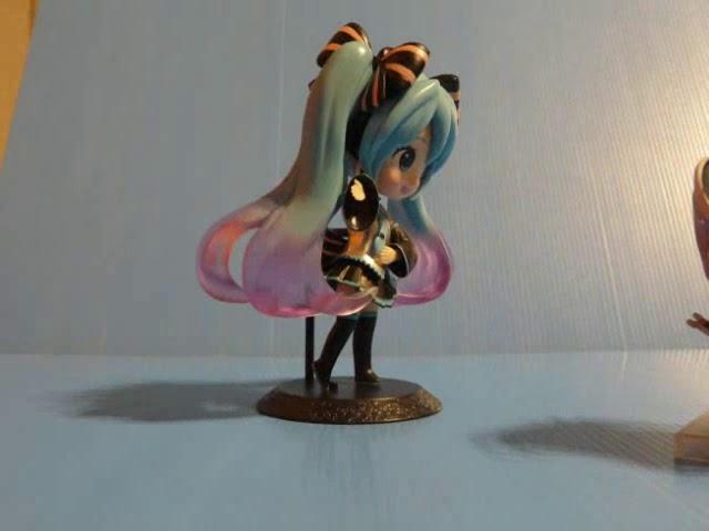 Shiro Taking Picture To Miku Figure Brought Their Collection Stop Motion Animation