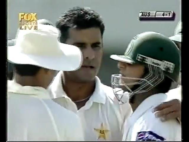 Waqar Younis cleans bowls Justin Langer with a BEAUTY!