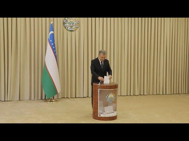 Uzbekistan: Incumbent Shavkat Mirziyoyev casts vote in presidential election | AFP