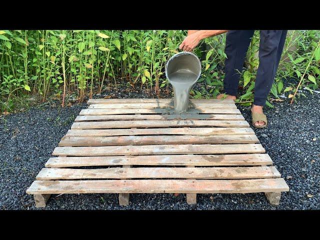 Cement and pallet wood ideas // Great way to make unique and easy flower pots from recycled wood