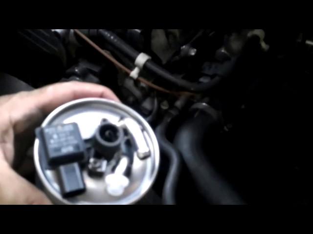 How to replace fuel filter. VITO W639 115 CDI. Video 16.