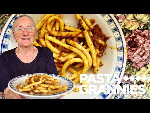 Homemade maccheroni pasta from northern Italy! | Pasta Grannies