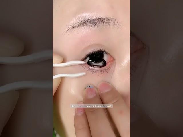 Nyobain softlens black ternyata cantik banget !! kayak mata boneka