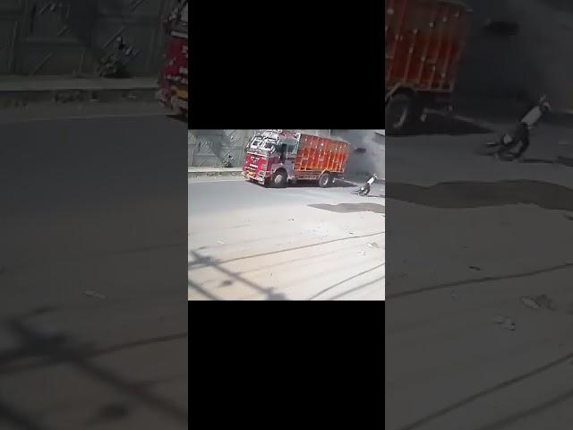 Idiot Truck Drivers Accidents #shorts