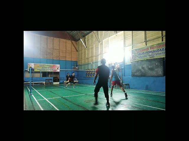 smash #tarkam #badmintonfamlyplus #badmintonlovers #badmintonrally
