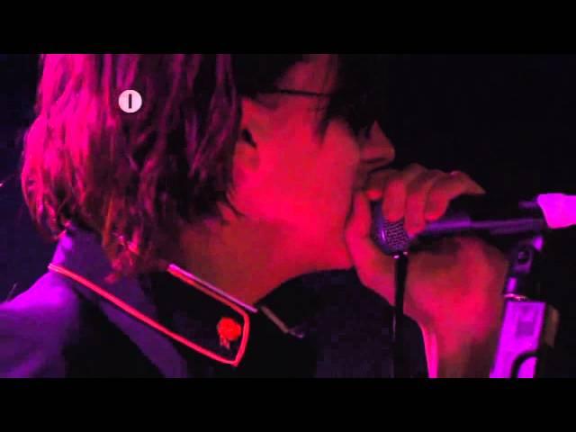 The Strokes - Razorblade [HD] (Live London University 2005)